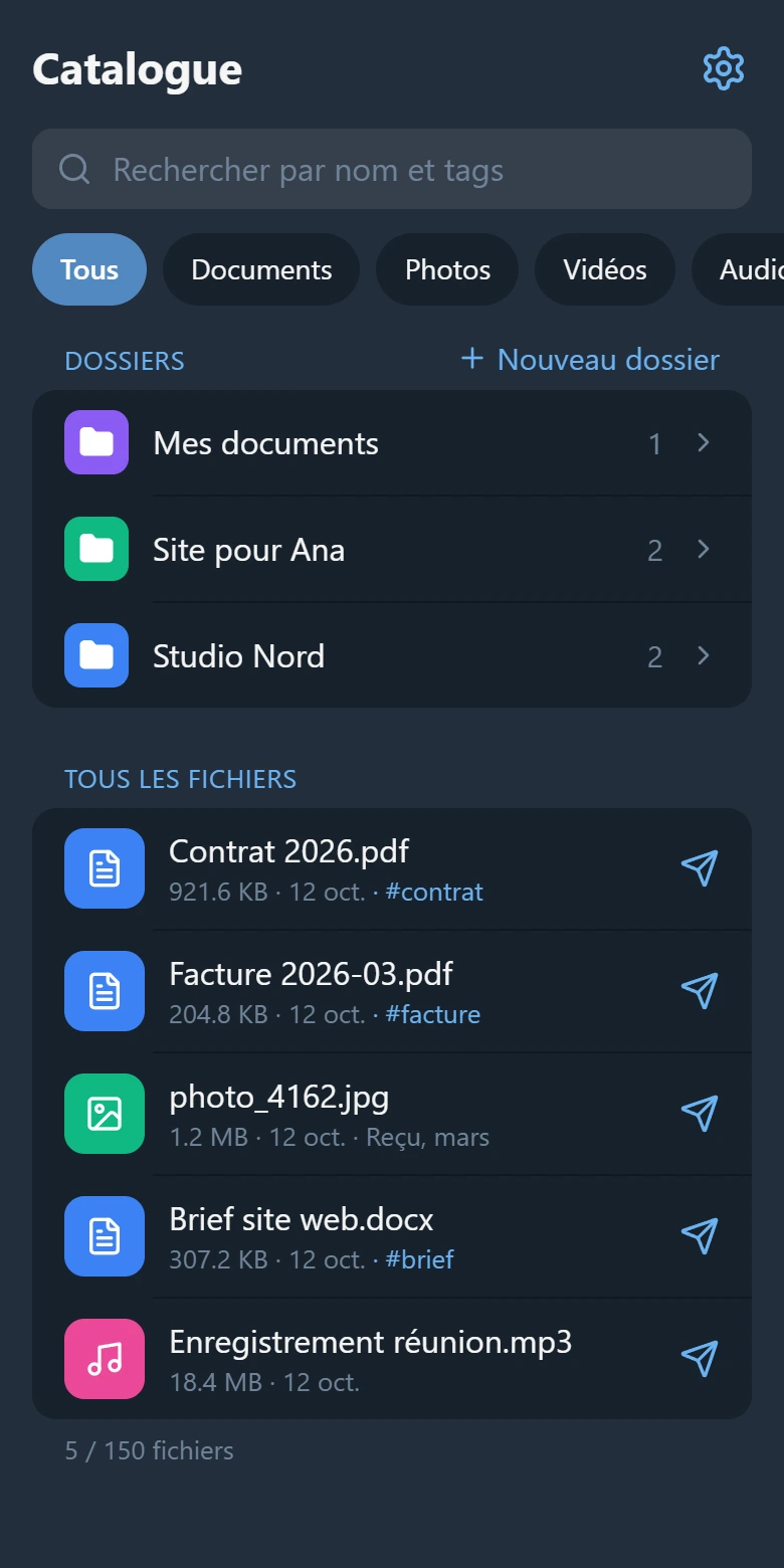 L’écran du catalogue : un champ de recherche, trois dossiers et cinq fichiers avec leurs tags
